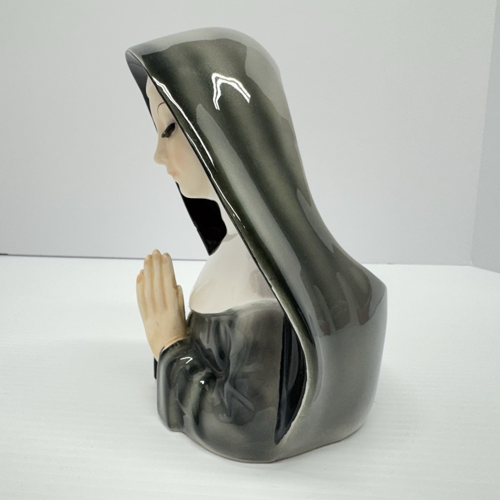 Vintage Mid Century Praying Nun Head Vase Eyelashes Ucagco Ceramics Japan Gray - Picture 3 of 11